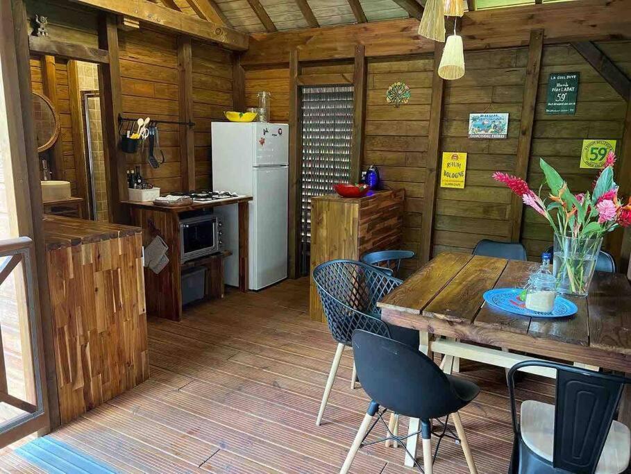 La Kaz A Pepes, Charmant Logement Avec Piscine Lamentin Exterior photo